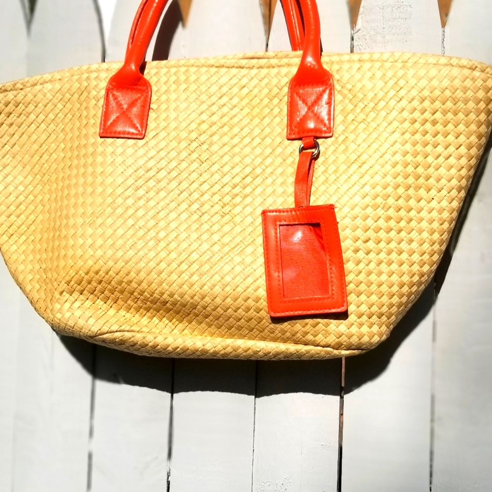 Straw bag lined inside